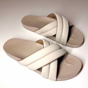 OluKai Women’s Hila Puffy Tan Slide Sandals Size- 10